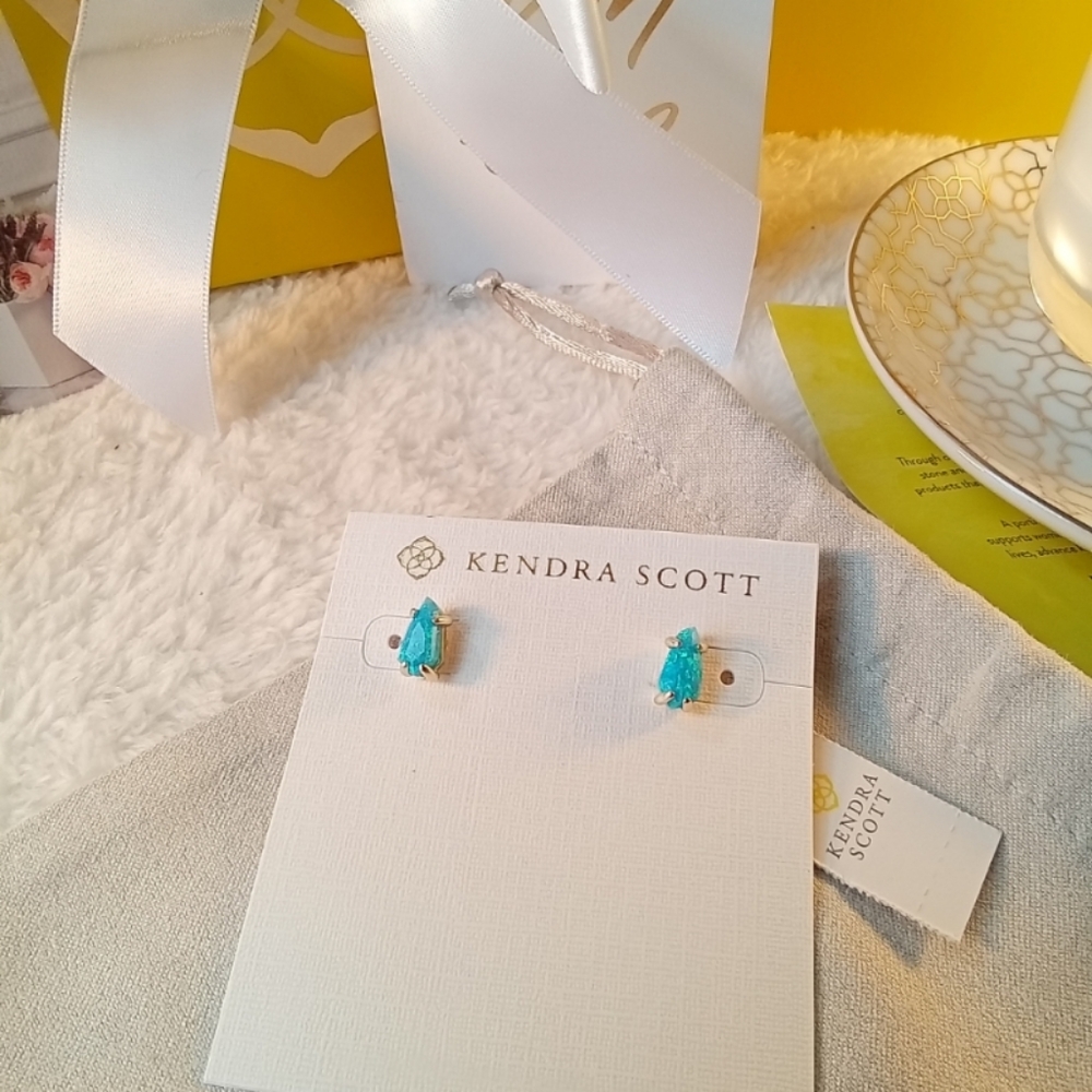 NWT Kendra Scott Jillian Stud Earrings in Ocean Blue Kyocera Opal